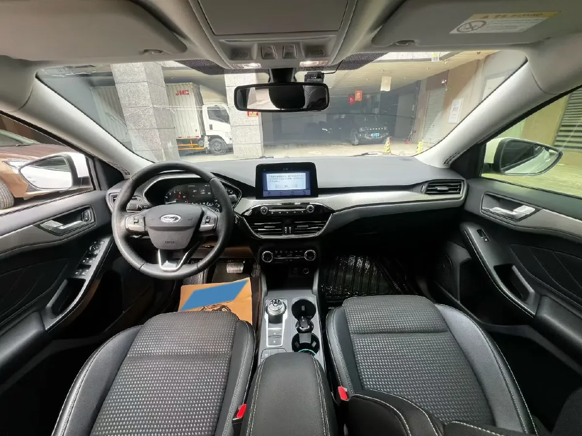 2020 Ford Focus 1.5T 174HP L3 8AT,autocango,china used car exporter,china ev exporter,chinese used car exporter,chinese used ev exporter