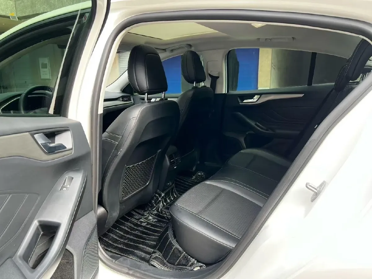 2020 Ford Focus 1.5T 174HP L3 8AT,autocango,china used car exporter,china ev exporter,chinese used car exporter,chinese used ev exporter