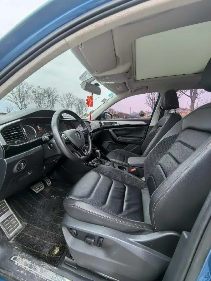 2019 MINI CLUBMAN 1.5T 102HP L3 6AT,autocango,china used car exporter,china ev exporter,chinese used car exporter,chinese used ev exporter