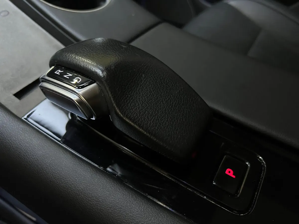 2022 Isuzu Mu-X 2.0T 220HP L4 8AT,autocango,china used car exporter,china ev exporter,chinese used car exporter,chinese used ev exporter