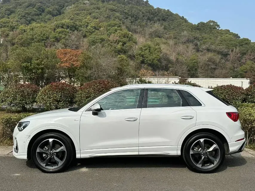 2024 Audi Q3 1.5T 160HP L4 7DCT,autocango,china used car exporter,china ev exporter,chinese used car exporter,chinese used ev exporter