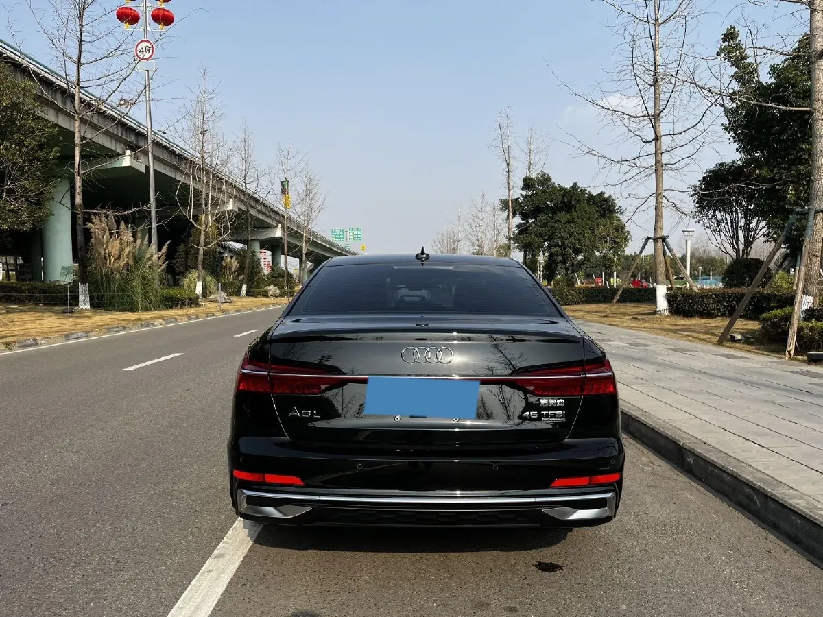 2025 Audi A6L 2.0T 245HP L4 7DCT,autocango,china used car exporter,china ev exporter,chinese used car exporter,chinese used ev exporter