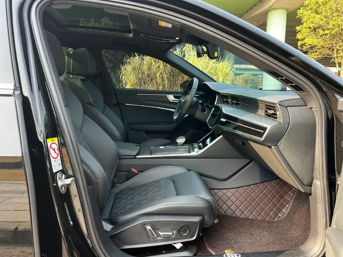 2025 Audi A6L 2.0T 245HP L4 7DCT,autocango,china used car exporter,china ev exporter,chinese used car exporter,chinese used ev exporter