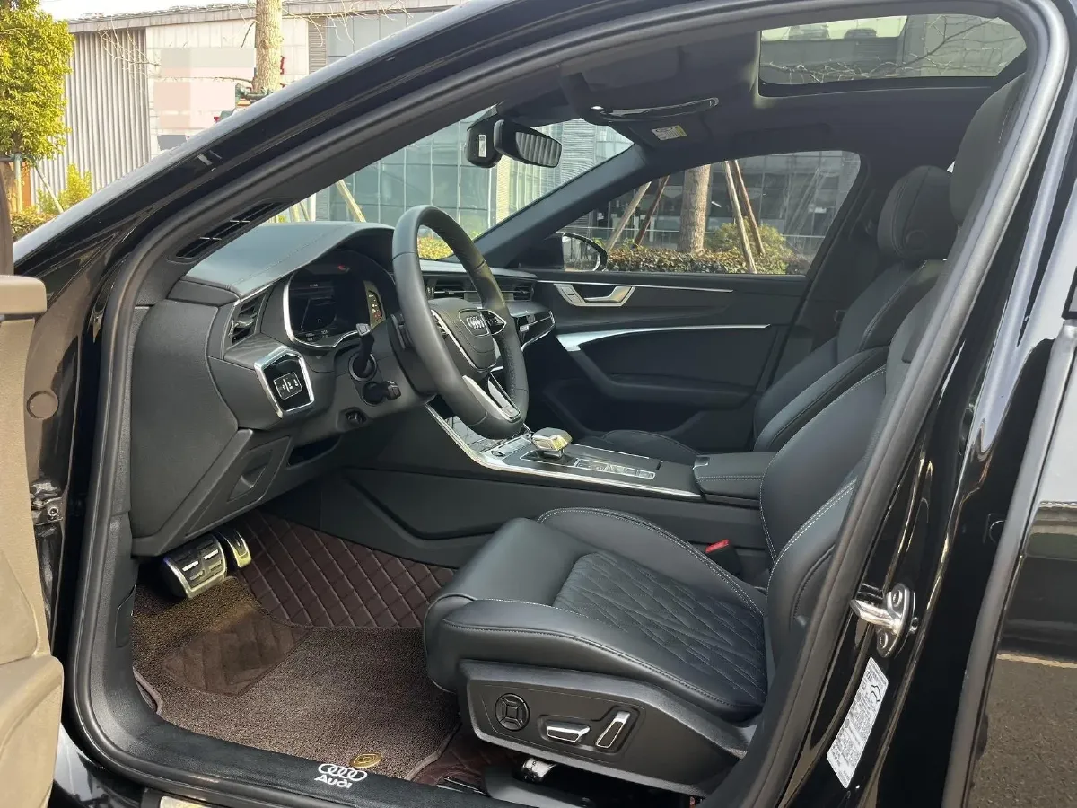 2025 Audi A6L 2.0T 245HP L4 7DCT,autocango,china used car exporter,china ev exporter,chinese used car exporter,chinese used ev exporter