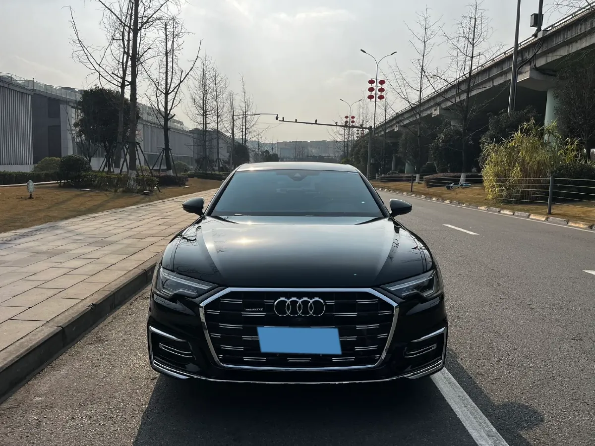 2025 Audi A6L 2.0T 245HP L4 7DCT,autocango,china used car exporter,china ev exporter,chinese used car exporter,chinese used ev exporter