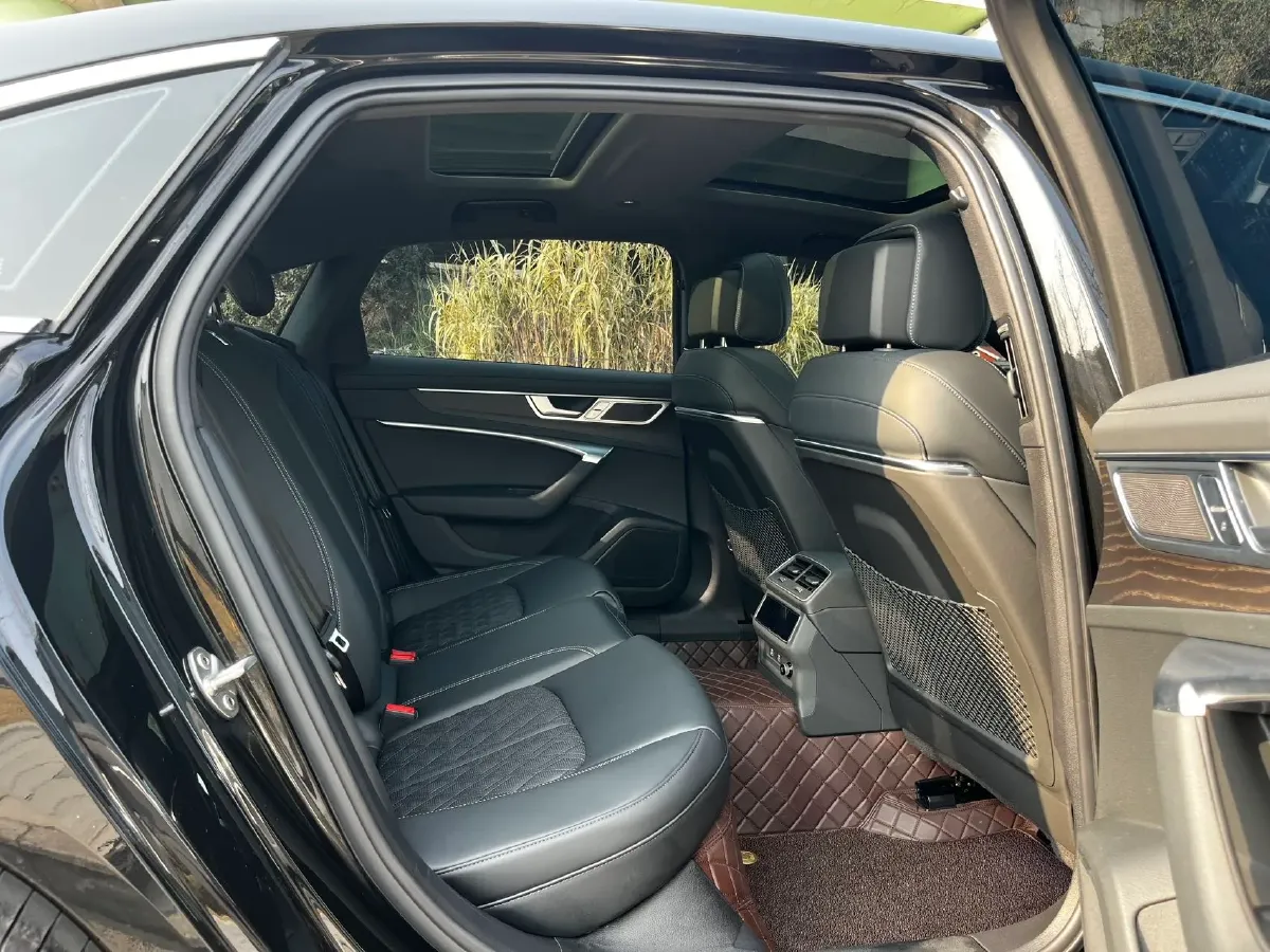 2025 Audi A6L 2.0T 245HP L4 7DCT,autocango,china used car exporter,china ev exporter,chinese used car exporter,chinese used ev exporter