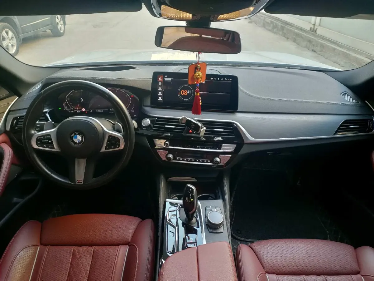 2022 BMW 5 Series 2.0T 252HP L4 8AT,autocango,china used car exporter,china ev exporter,chinese used car exporter,chinese used ev exporter