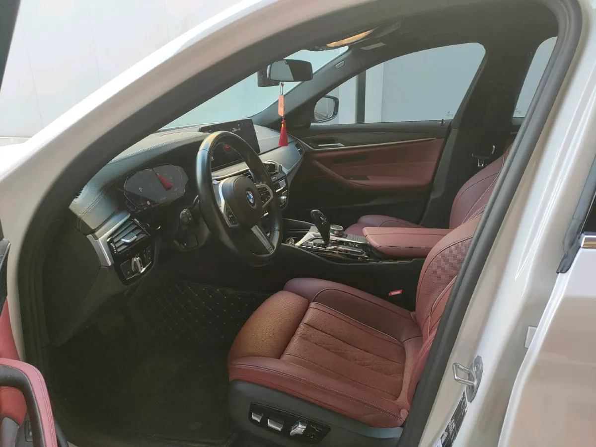 2022 BMW 5 Series 2.0T 252HP L4 8AT,autocango,china used car exporter,china ev exporter,chinese used car exporter,chinese used ev exporter