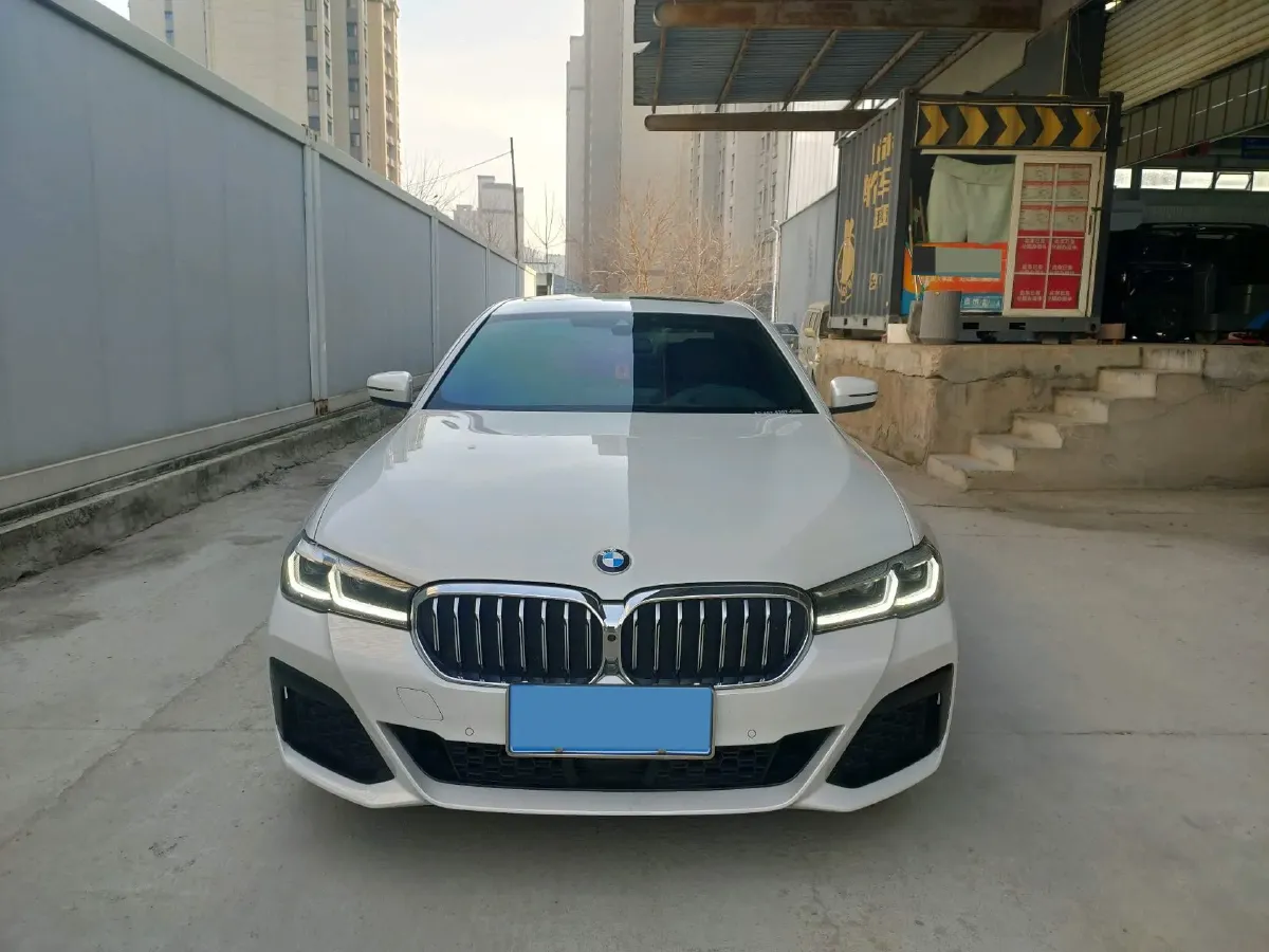 2022 BMW 5 Series 2.0T 252HP L4 8AT,autocango,china used car exporter,china ev exporter,chinese used car exporter,chinese used ev exporter