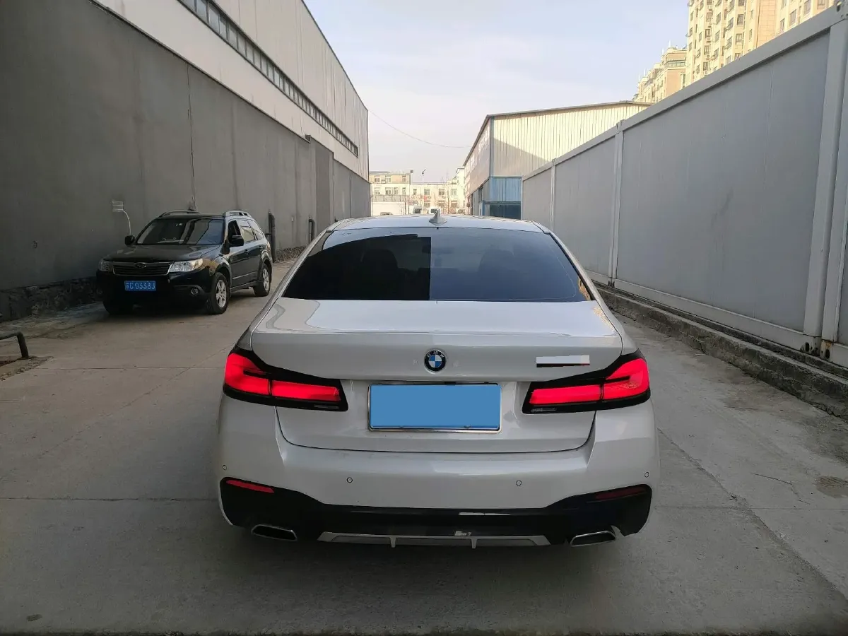 2022 BMW 5 Series 2.0T 252HP L4 8AT,autocango,china used car exporter,china ev exporter,chinese used car exporter,chinese used ev exporter