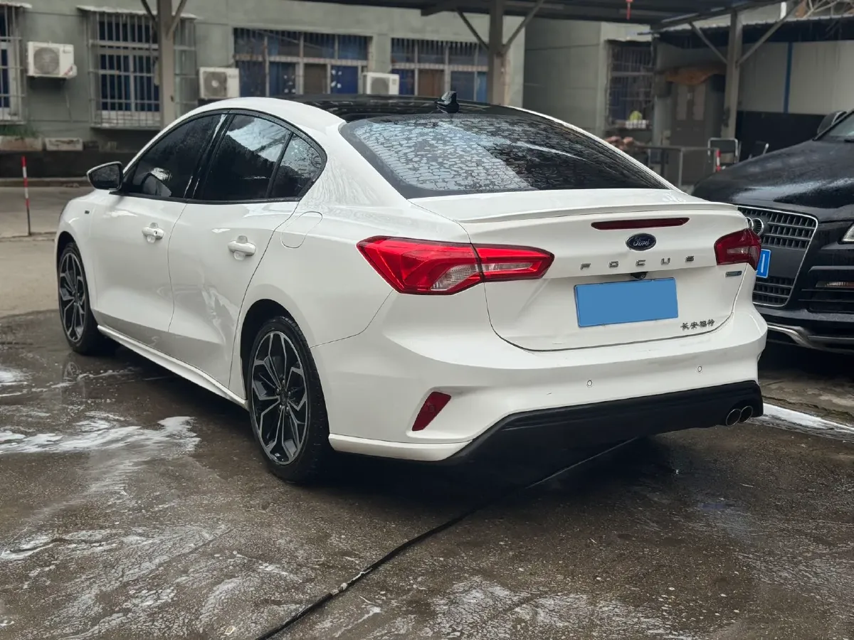 2020 Ford Focus 1.5T 174HP L3 8AT,autocango,china used car exporter,china ev exporter,chinese used car exporter,chinese used ev exporter