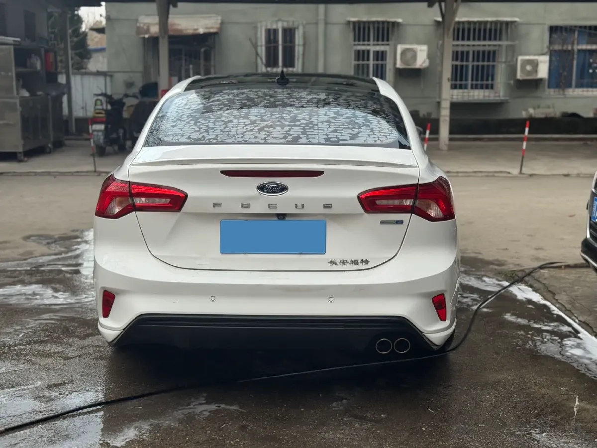 2020 Ford Focus 1.5T 174HP L3 8AT,autocango,china used car exporter,china ev exporter,chinese used car exporter,chinese used ev exporter