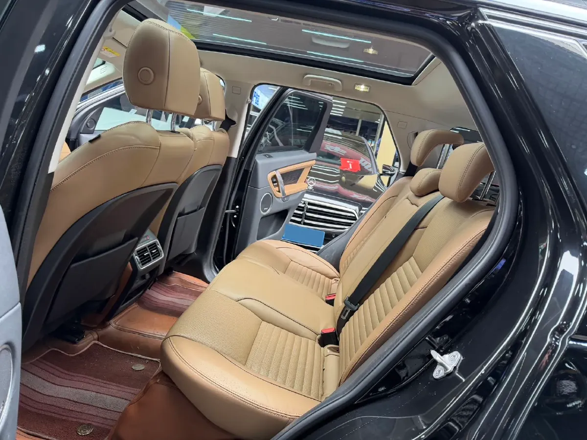 2024 Land Rover Discovery Sport 2.0T 249HP L4 9AT,autocango,china used car exporter,china ev exporter,chinese used car exporter,chinese used ev exporter
