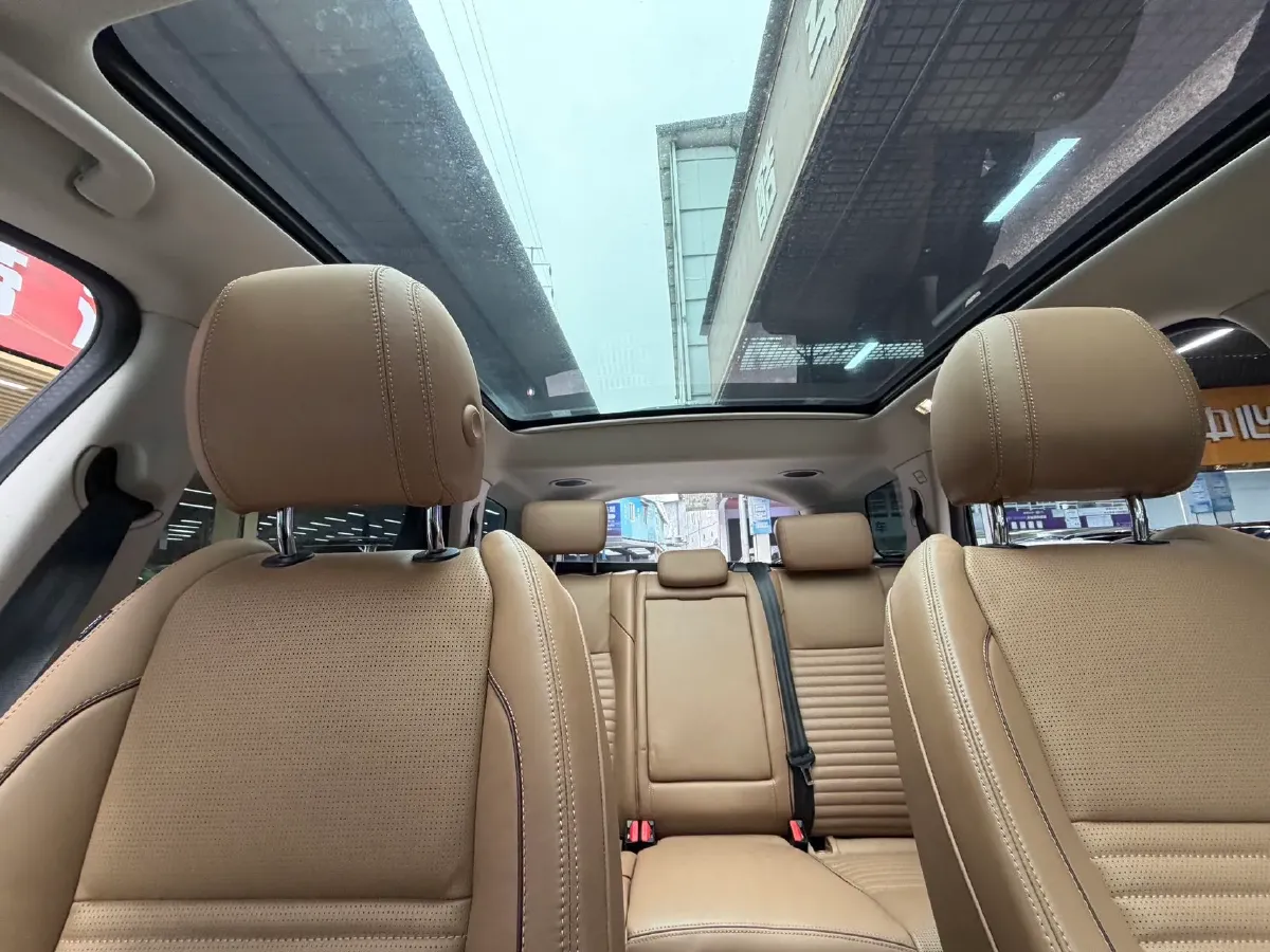 2024 Land Rover Discovery Sport 2.0T 249HP L4 9AT,autocango,china used car exporter,china ev exporter,chinese used car exporter,chinese used ev exporter