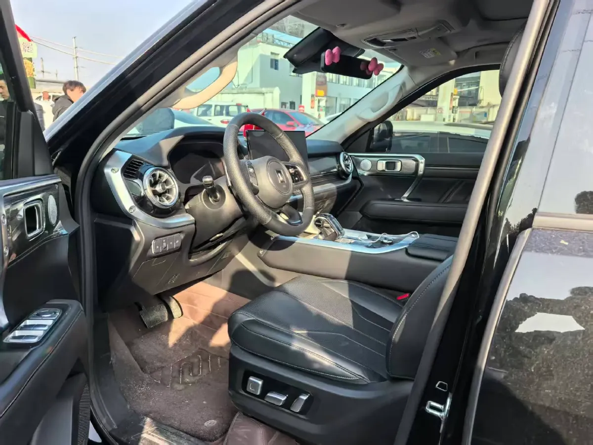 2024 Tank 400 2.0T 252HP L4 9AT PHEV 36.7/37.1KWH,autocango,china used car exporter,china ev exporter,chinese used car exporter,chinese used ev exporter