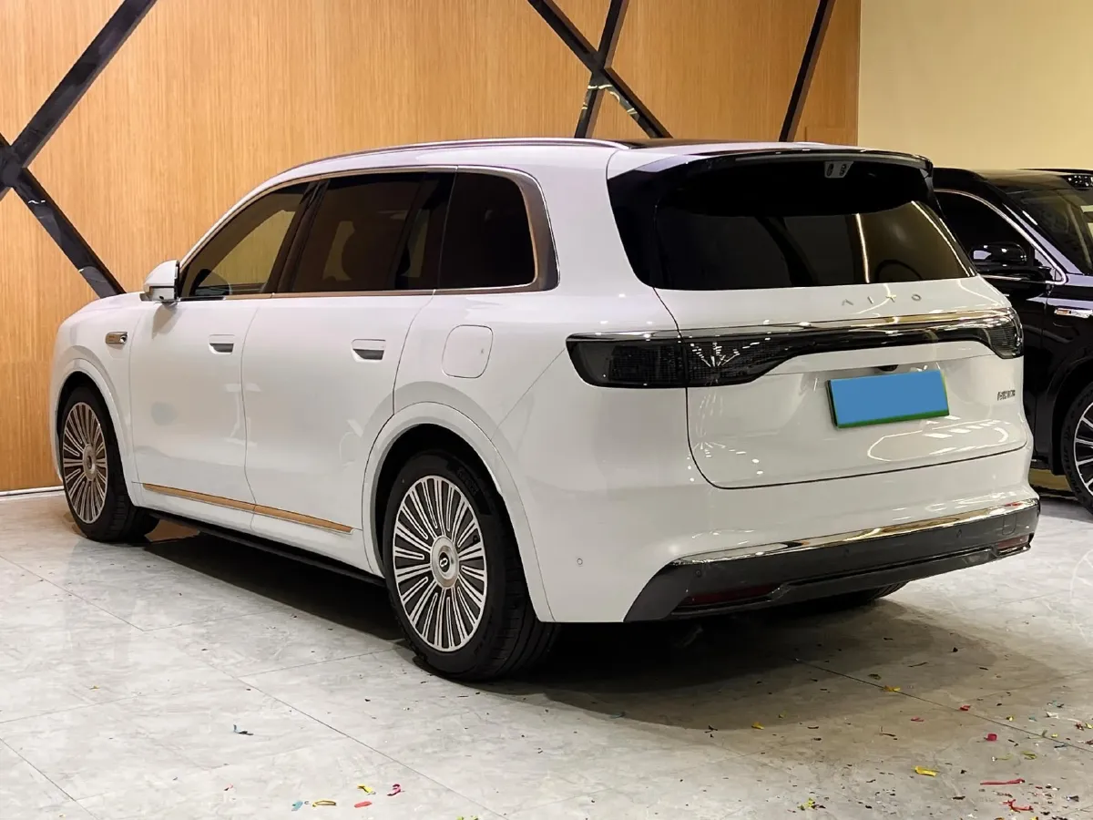 2025 AITO AITO M8 REEV 160HP REEV 53.4KWH,autocango,china used car exporter,china ev exporter,chinese used car exporter,chinese used ev exporter