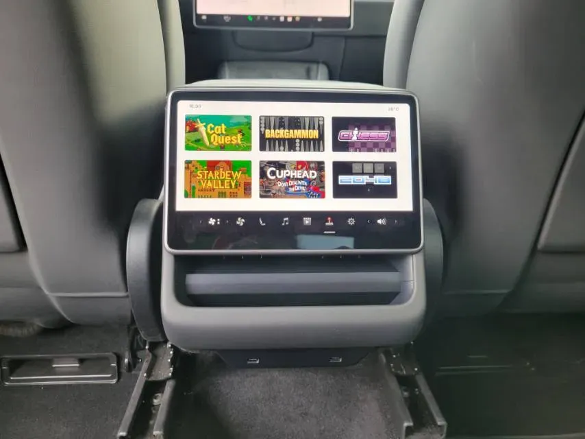 2025 Tesla Model Y BEV 62.5KWH,autocango,china used car exporter,china ev exporter,chinese used car exporter,chinese used ev exporter