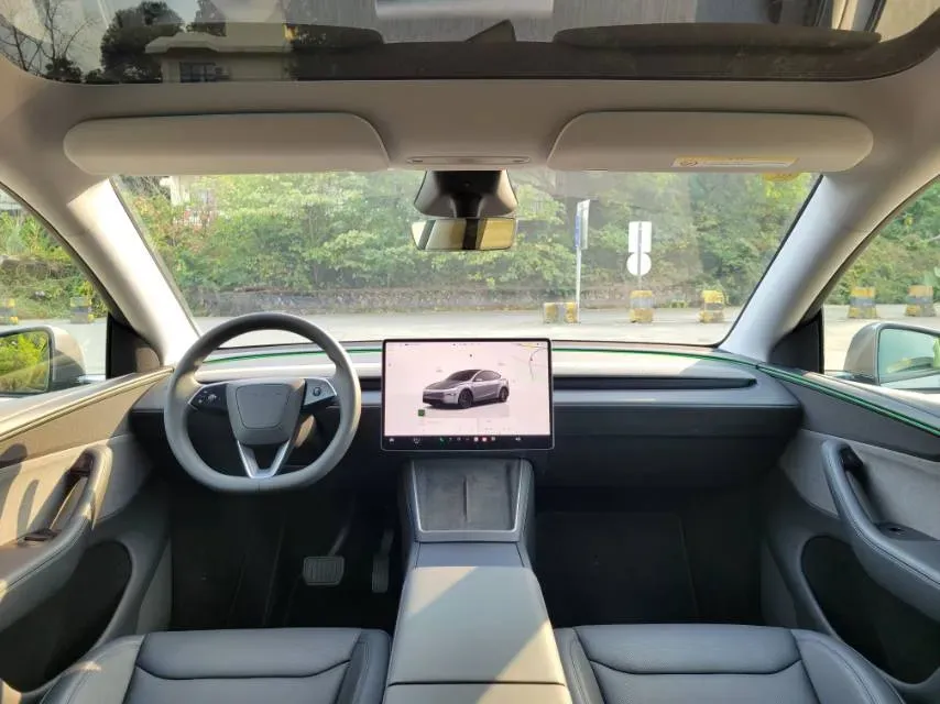 2025 Tesla Model Y BEV 62.5KWH,autocango,china used car exporter,china ev exporter,chinese used car exporter,chinese used ev exporter