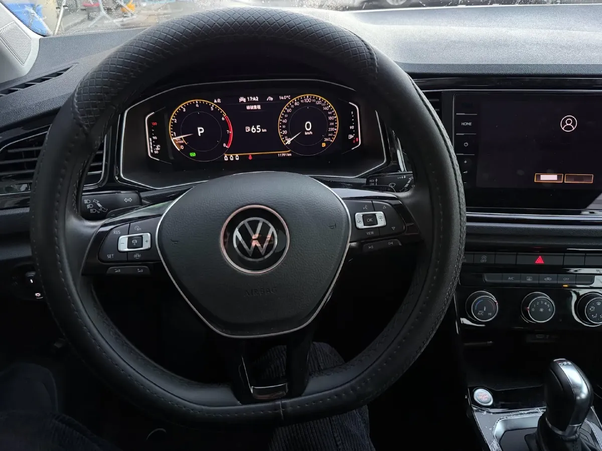 2021 Volkswagen T-Roc 1.4T 150HP L4 7DCT,autocango,china used car exporter,china ev exporter,chinese used car exporter,chinese used ev exporter