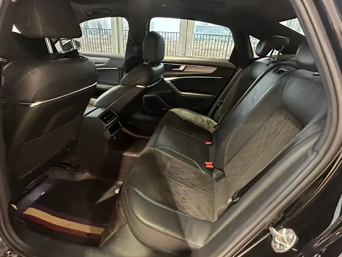 2021 Audi A6L 3.0T 340HP V6 7DCT,autocango,china used car exporter,china ev exporter,chinese used car exporter,chinese used ev exporter