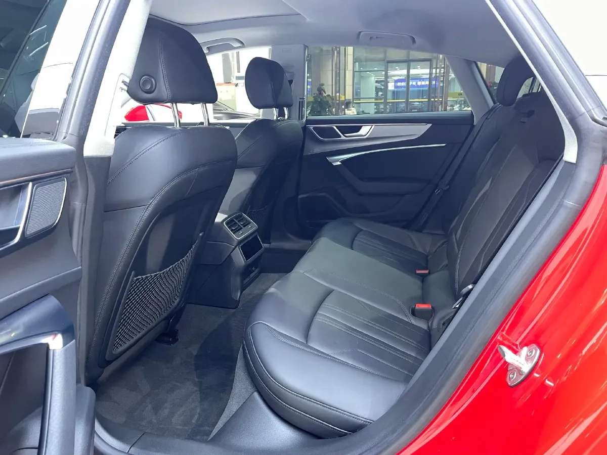 2022 Audi A7 2.0T 245HP L4 7DCT,autocango,china used car exporter,china ev exporter,chinese used car exporter,chinese used ev exporter