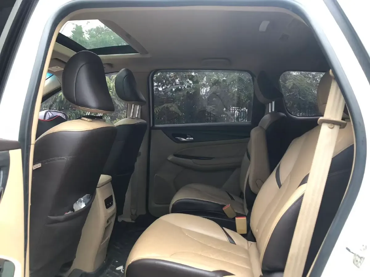 2017 BaoJun 730 1.5T 150HP L4 6MT,autocango,china used car exporter,china ev exporter,chinese used car exporter,chinese used ev exporter