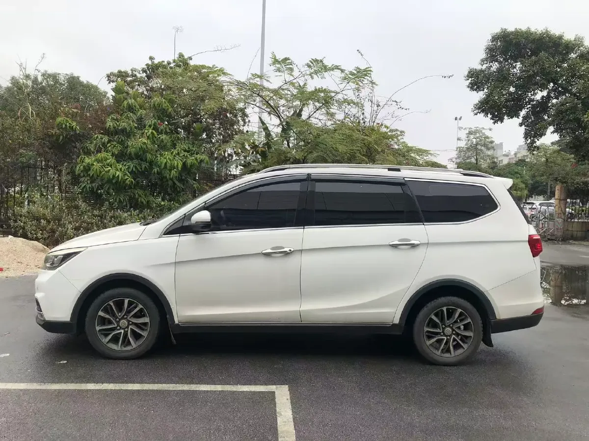 2017 BaoJun 730 1.5T 150HP L4 6MT,autocango,china used car exporter,china ev exporter,chinese used car exporter,chinese used ev exporter