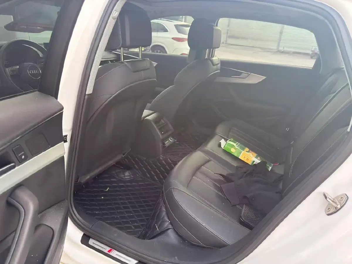 2023 Audi A4L 2.0T 190HP L4 7DCT,autocango,china used car exporter,china ev exporter,chinese used car exporter,chinese used ev exporter