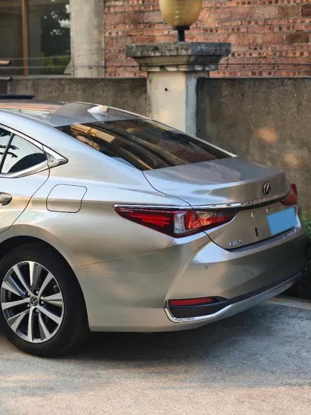 2018 Lexus ES 2.0L 167HP L4 6AT,autocango,china used car exporter,china ev exporter,chinese used car exporter,chinese used ev exporter
