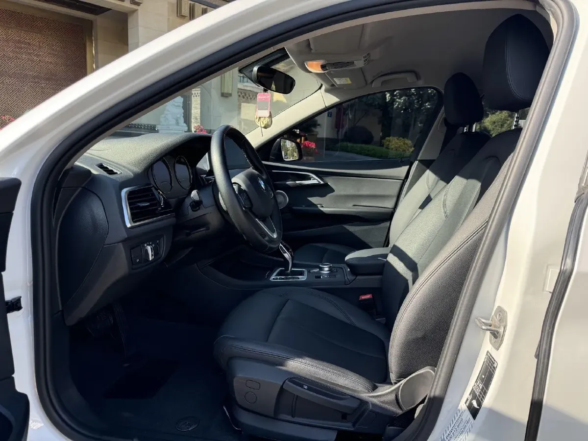 2021 BMW 1 Series 1.5T 140HP L3 7DCT,autocango,china used car exporter,china ev exporter,chinese used car exporter,chinese used ev exporter