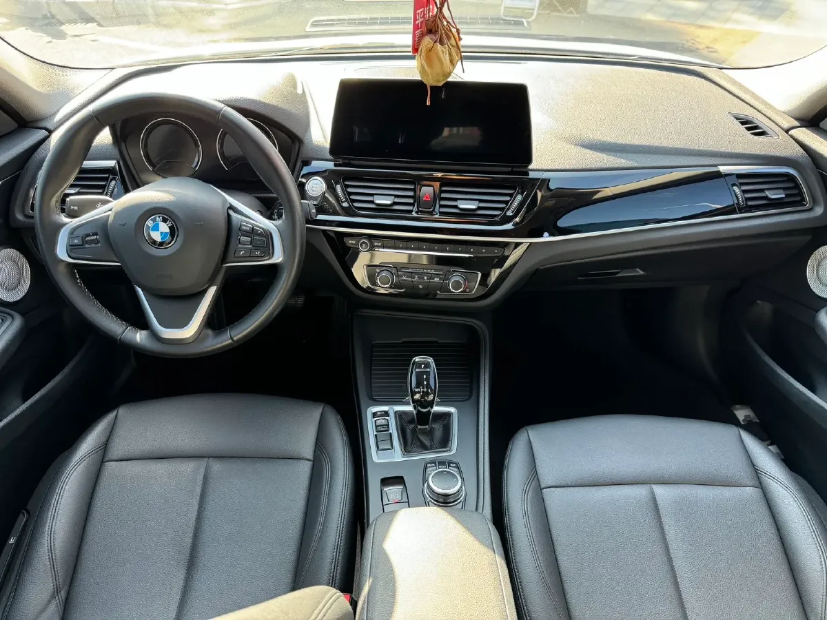 2021 BMW 1 Series 1.5T 140HP L3 7DCT,autocango,china used car exporter,china ev exporter,chinese used car exporter,chinese used ev exporter