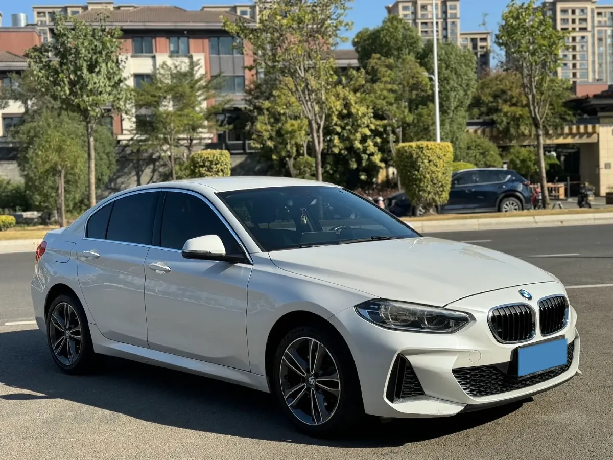 2021 BMW 1 Series 1.5T 140HP L3 7DCT,autocango,china used car exporter,china ev exporter,chinese used car exporter,chinese used ev exporter
