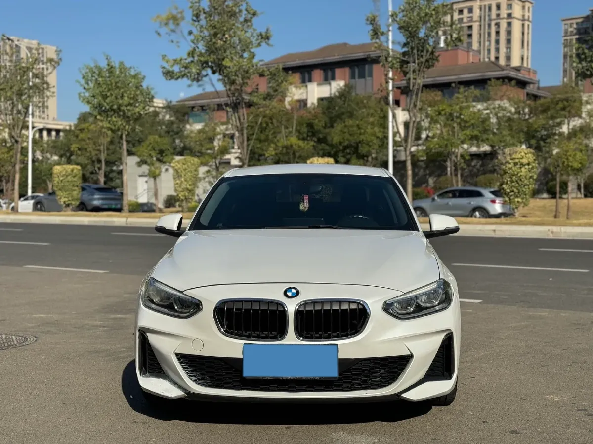 2021 BMW 1 Series 1.5T 140HP L3 7DCT,autocango,china used car exporter,china ev exporter,chinese used car exporter,chinese used ev exporter