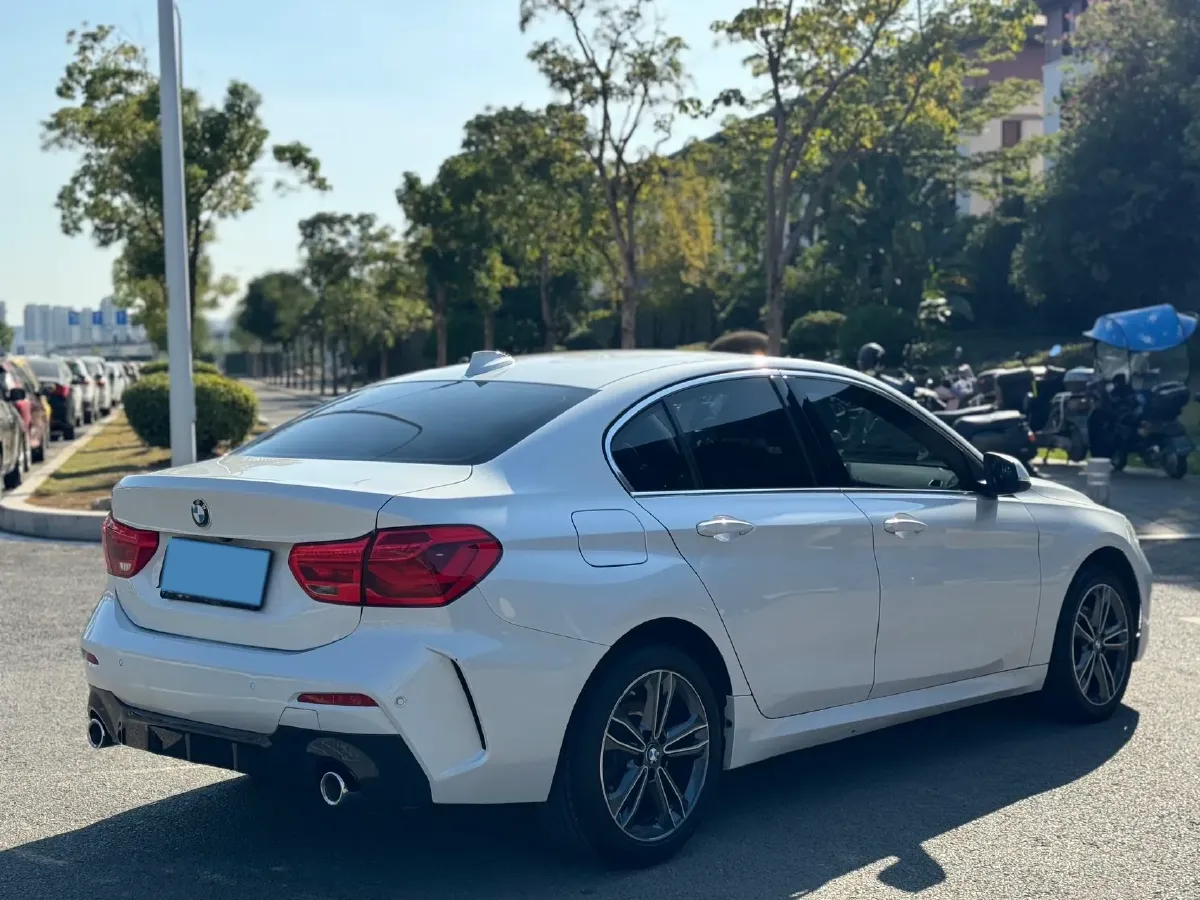 2021 BMW 1 Series 1.5T 140HP L3 7DCT,autocango,china used car exporter,china ev exporter,chinese used car exporter,chinese used ev exporter