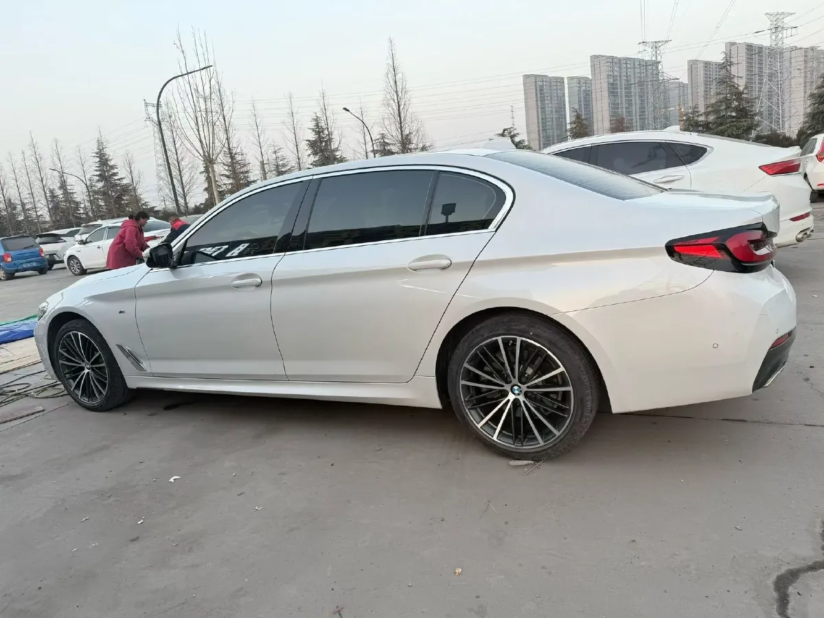 2022 BMW 5 Series 2.0T 252HP L4 8AT,autocango,china used car exporter,china ev exporter,chinese used car exporter,chinese used ev exporter