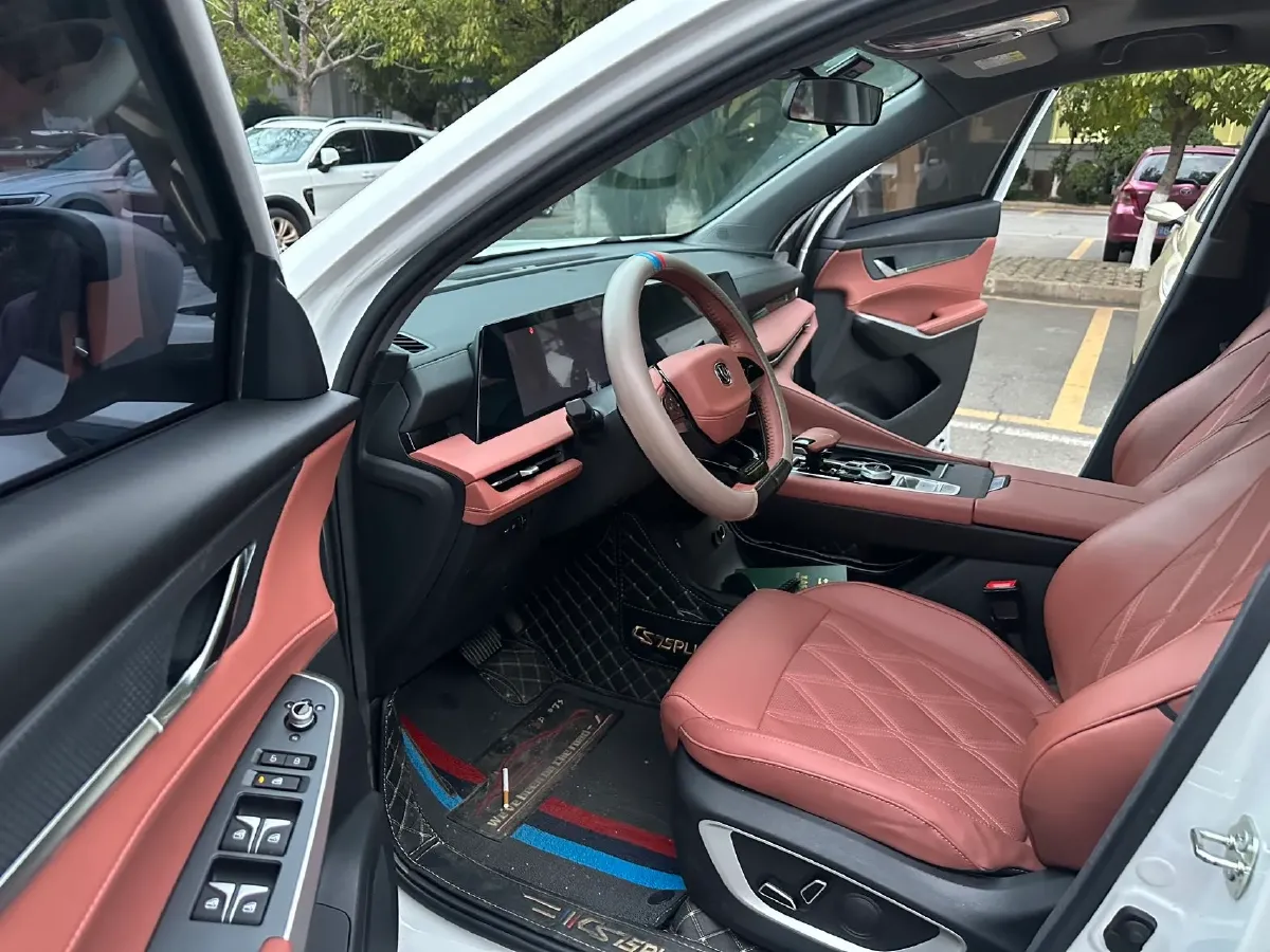 2022 ChangAn CS75 Plus 1.5T 188HP L4 8AT,autocango,china used car exporter,china ev exporter,chinese used car exporter,chinese used ev exporter