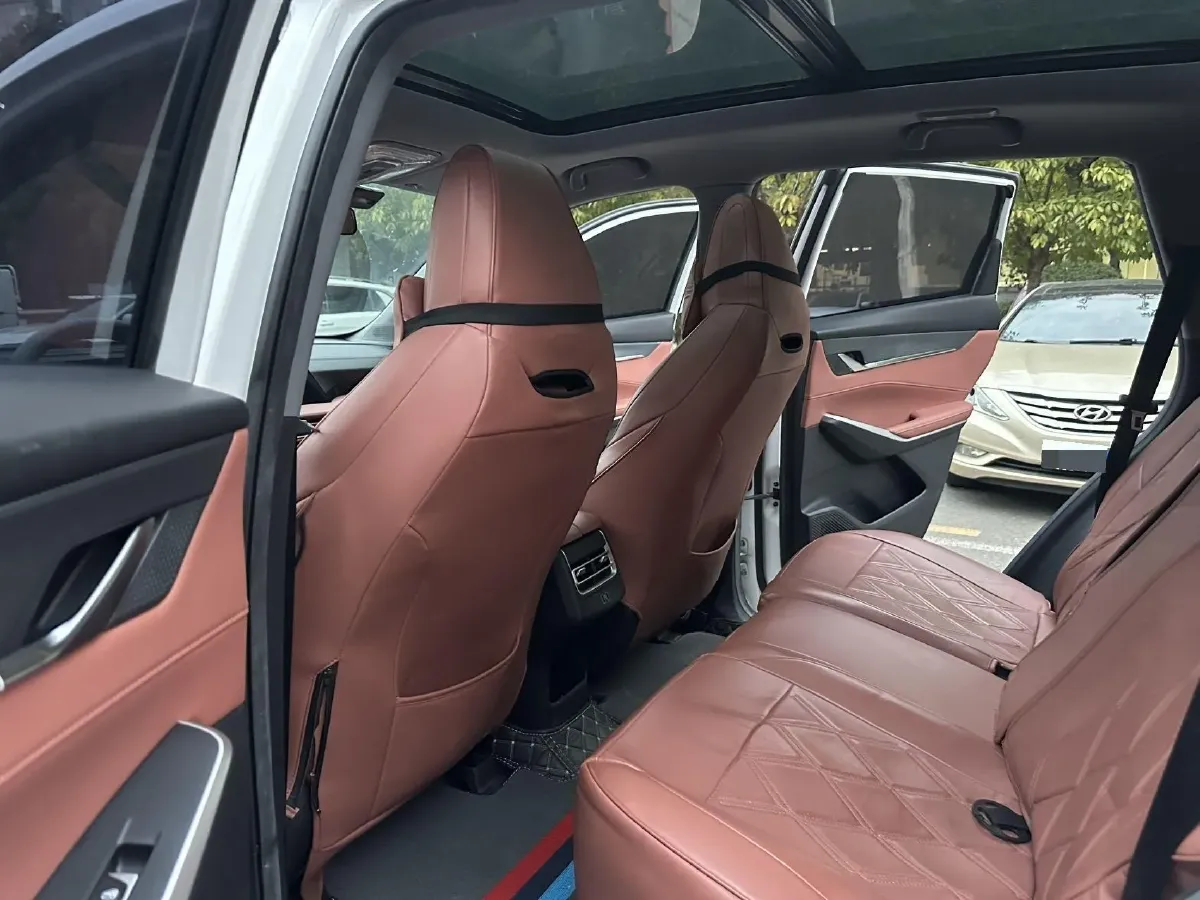 2022 ChangAn CS75 Plus 1.5T 188HP L4 8AT,autocango,china used car exporter,china ev exporter,chinese used car exporter,chinese used ev exporter