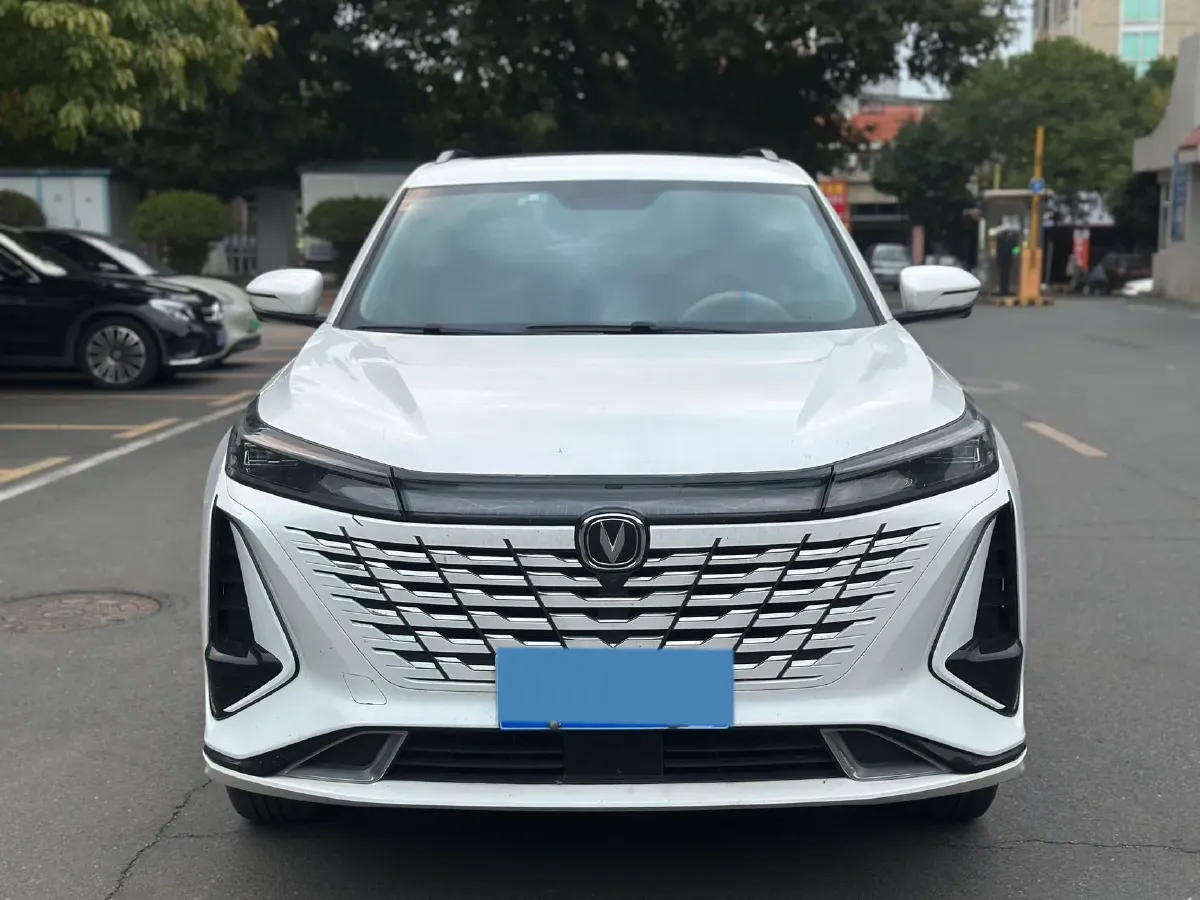 2022 ChangAn CS75 Plus 1.5T 188HP L4 8AT,autocango,china used car exporter,china ev exporter,chinese used car exporter,chinese used ev exporter