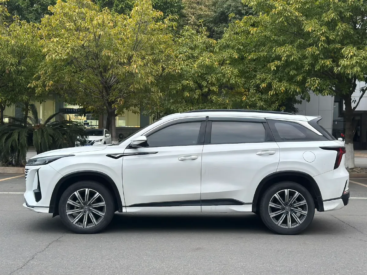 2022 ChangAn CS75 Plus 1.5T 188HP L4 8AT,autocango,china used car exporter,china ev exporter,chinese used car exporter,chinese used ev exporter