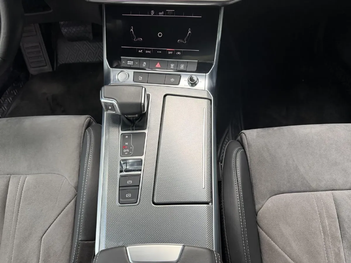 2020 Audi A6L 2.0T 224HP L4 7DCT,autocango,china used car exporter,china ev exporter,chinese used car exporter,chinese used ev exporter