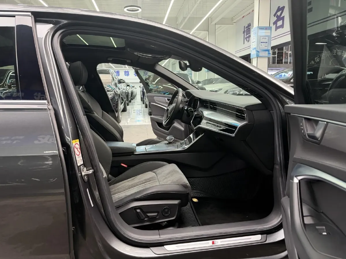 2020 Audi A6L 2.0T 224HP L4 7DCT,autocango,china used car exporter,china ev exporter,chinese used car exporter,chinese used ev exporter