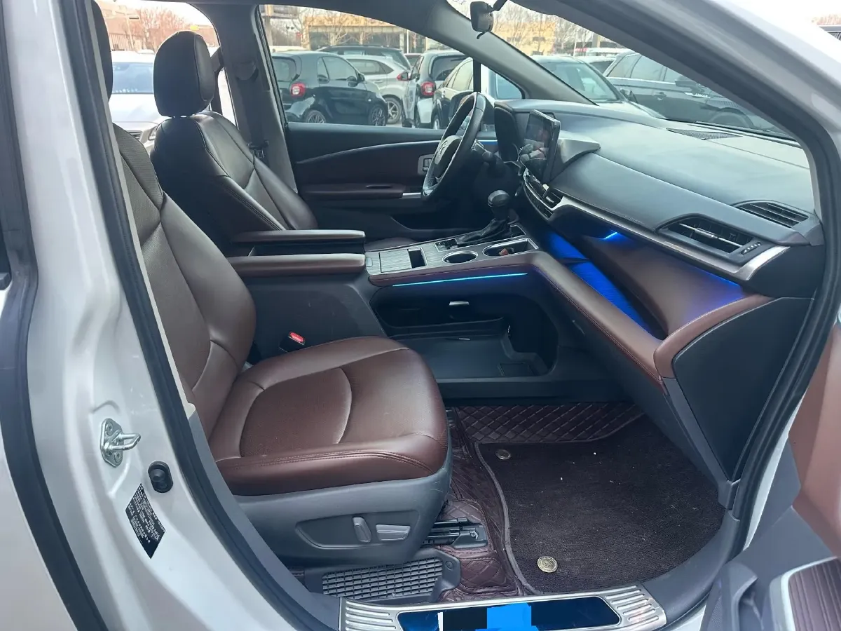 2023 Toyota Sienna 2.5L 189HP L4 E-CVT Hybrid,autocango,china used car exporter,china ev exporter,chinese used car exporter,chinese used ev exporter