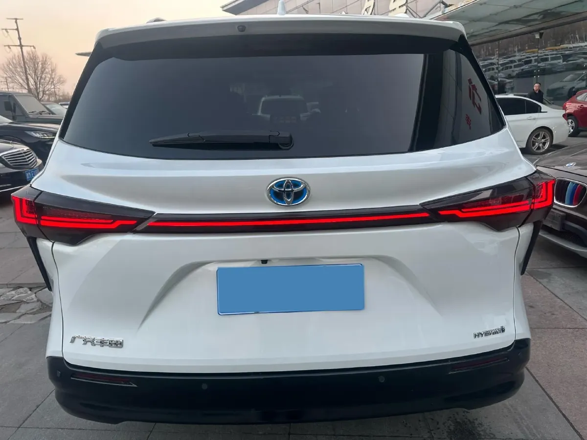 2023 Toyota Sienna 2.5L 189HP L4 E-CVT Hybrid,autocango,china used car exporter,china ev exporter,chinese used car exporter,chinese used ev exporter
