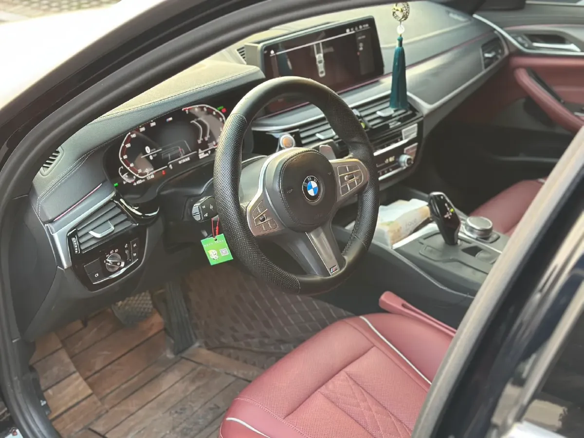 2023 BMW 5 Series 2.0T 245HP L4 8AT,autocango,china used car exporter,china ev exporter,chinese used car exporter,chinese used ev exporter