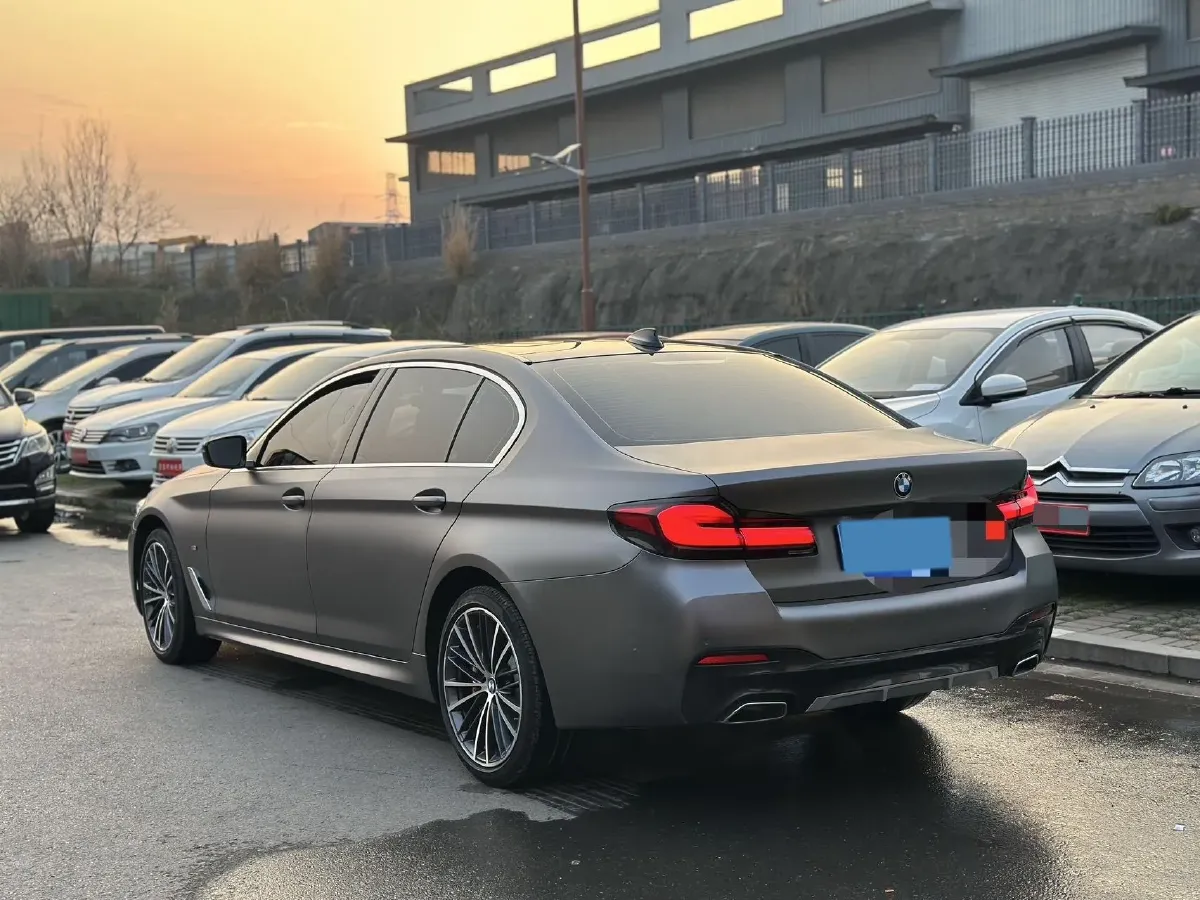 2023 BMW 5 Series 2.0T 245HP L4 8AT,autocango,china used car exporter,china ev exporter,chinese used car exporter,chinese used ev exporter