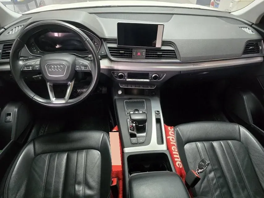 2020 Audi Q5L 2.0T 190HP L4 7DCT,autocango,china used car exporter,china ev exporter,chinese used car exporter,chinese used ev exporter