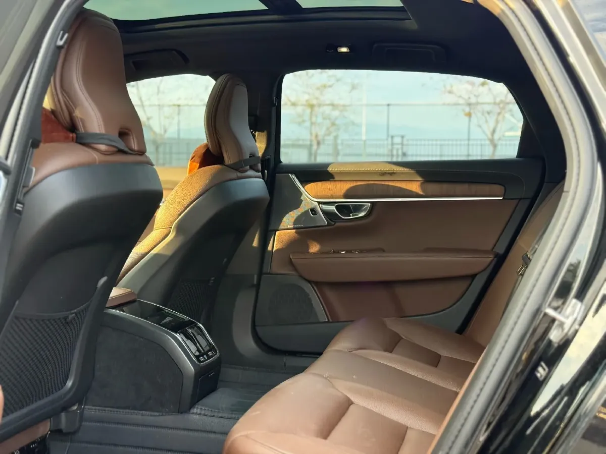 2022 Volvo S90 2.0T 250HP L4 8AT,autocango,china used car exporter,china ev exporter,chinese used car exporter,chinese used ev exporter