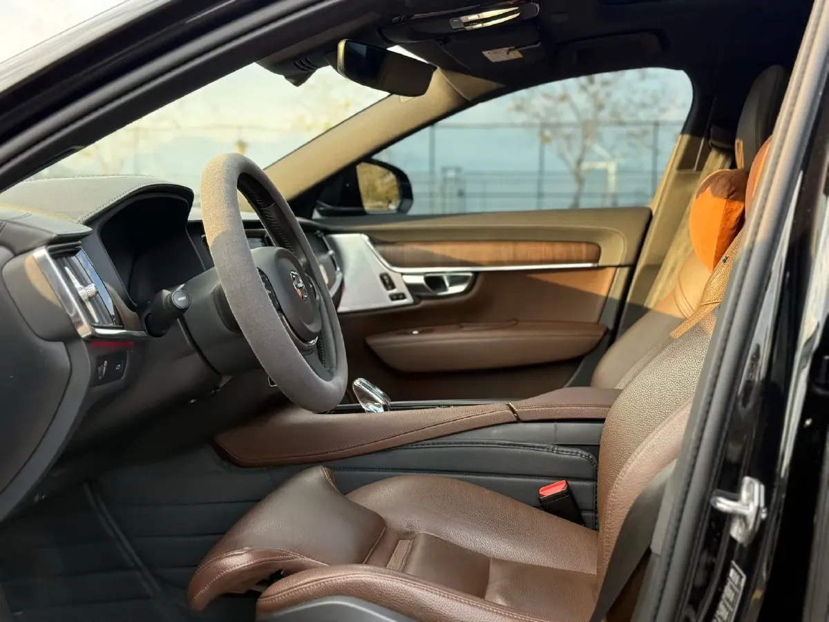 2022 Volvo S90 2.0T 250HP L4 8AT,autocango,china used car exporter,china ev exporter,chinese used car exporter,chinese used ev exporter