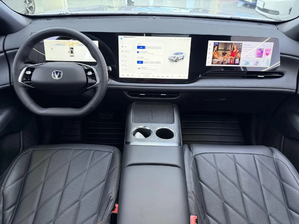 2025 ChangAn CS75 Plus 1.5T 192HP L4 8AT,autocango,china used car exporter,china ev exporter,chinese used car exporter,chinese used ev exporter