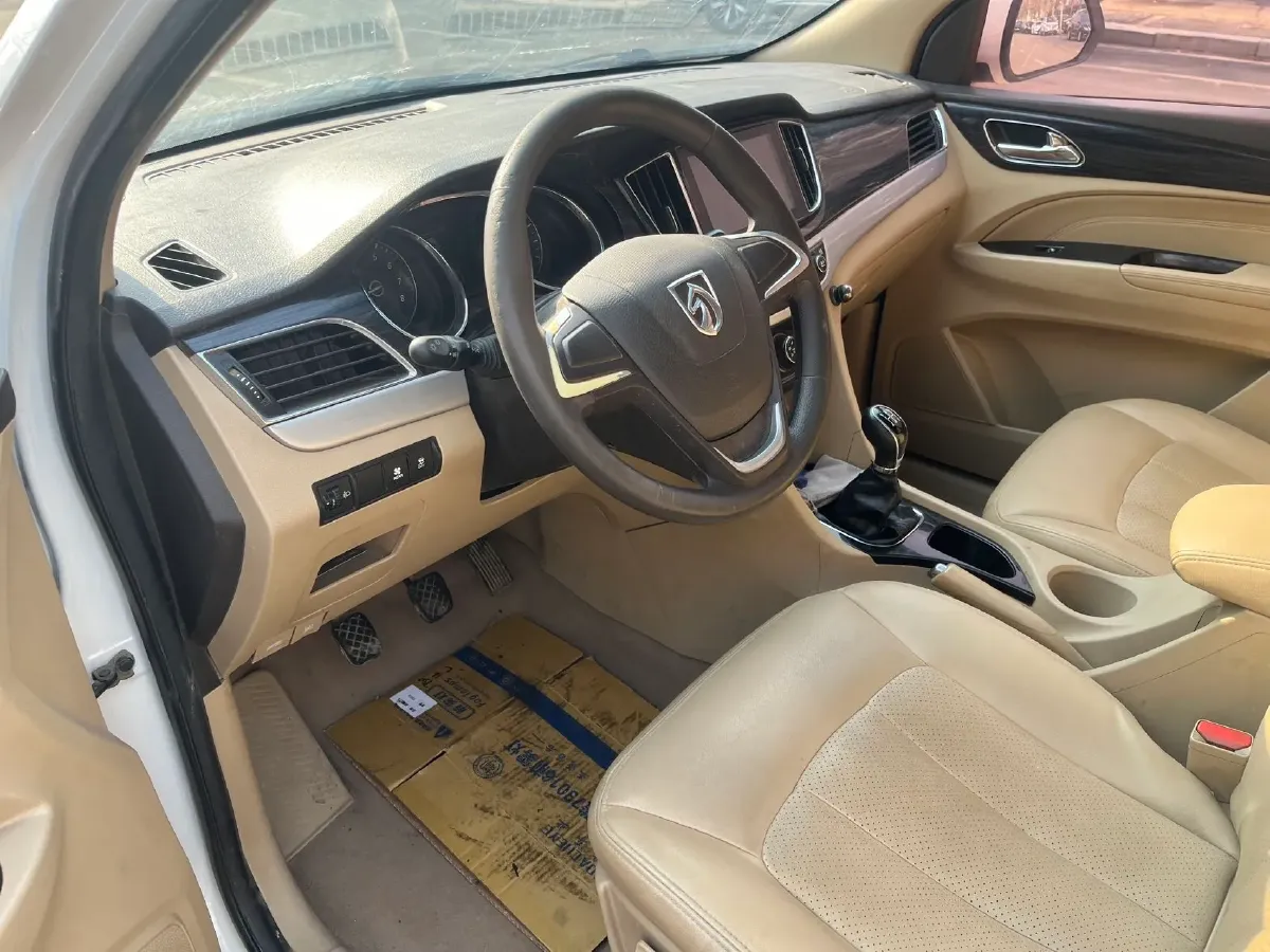 2016 BaoJun 730 1.5L 112HP L4 5MT,autocango,china used car exporter,china ev exporter,chinese used car exporter,chinese used ev exporter